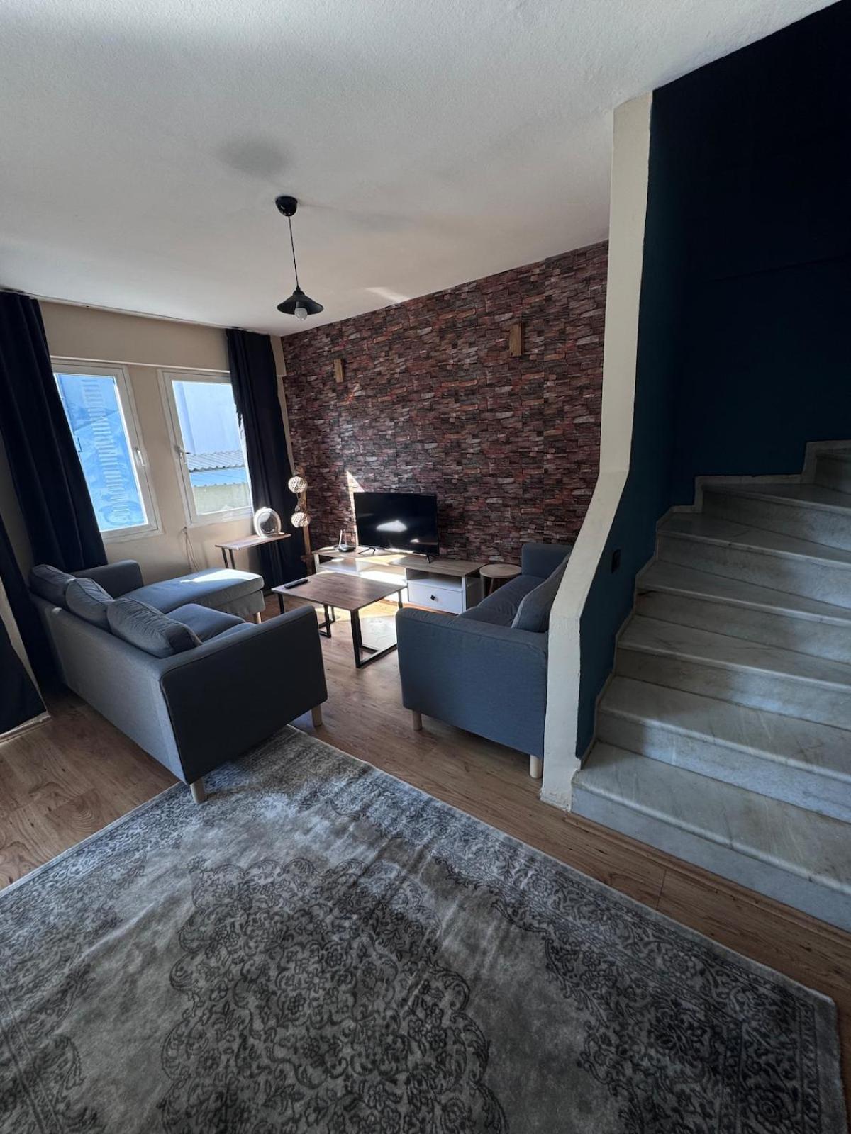 In Stylish And Peaceful Center Villa